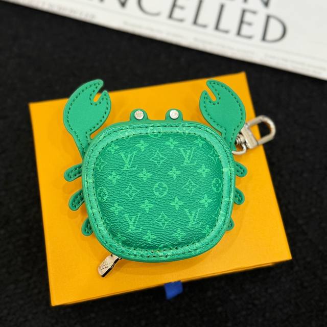 Revised Version - Original Eye-Shaped Lv Small Crab Pendant, 7 Colors Available.