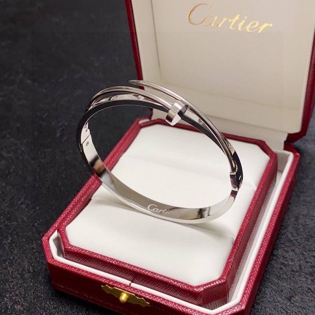Cartier Official Website Latest Release: Popular Nail-Studded Diamond Bracelet,