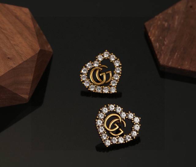 Gucci Store-Synchronized Heart-Shaped Color Diamond Earrings. Choose A Few Of Yo