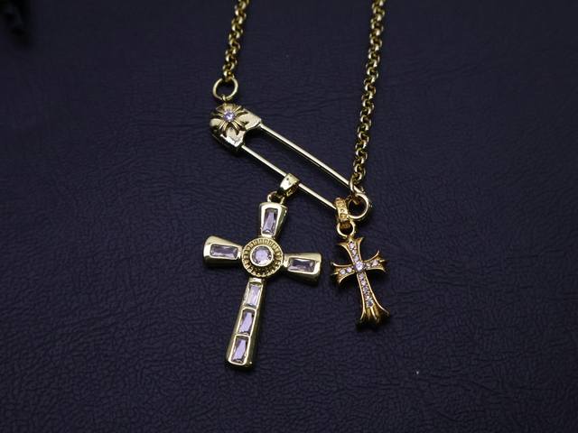 Elevate Your Style With This Must-Have Accessory! The Cro Heart Brooch Necklace