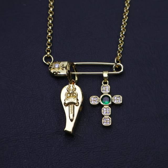 Family, The Crox Heart Gold-Plated Diamond-Studded Pin Necklace Has Completely C