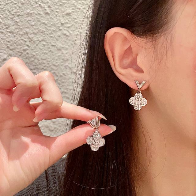 Lv Letter-Shaped Full-Diamond Earrings, Original Brass With 925 Sterling Silver
