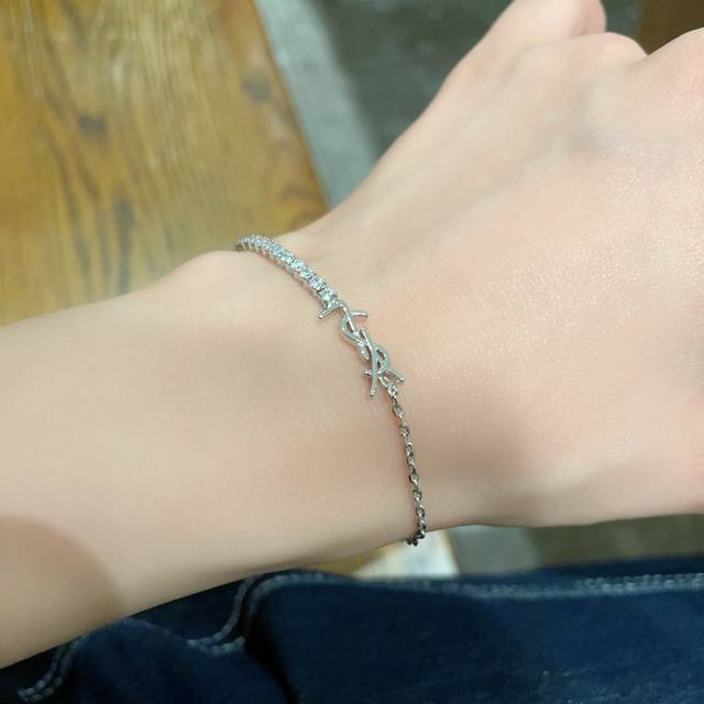 Latest Ysl Saint Laurent Letter-Shaped High-Quality Half-Diamond-Encrusted Brace