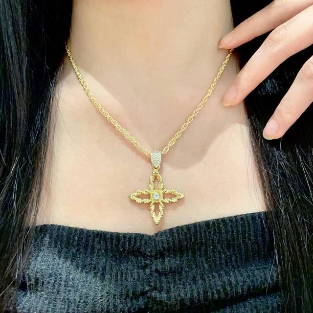 Louis Vuitton Unique Design Inspired By Lv's Classic Motifs. Stunning Necklace T