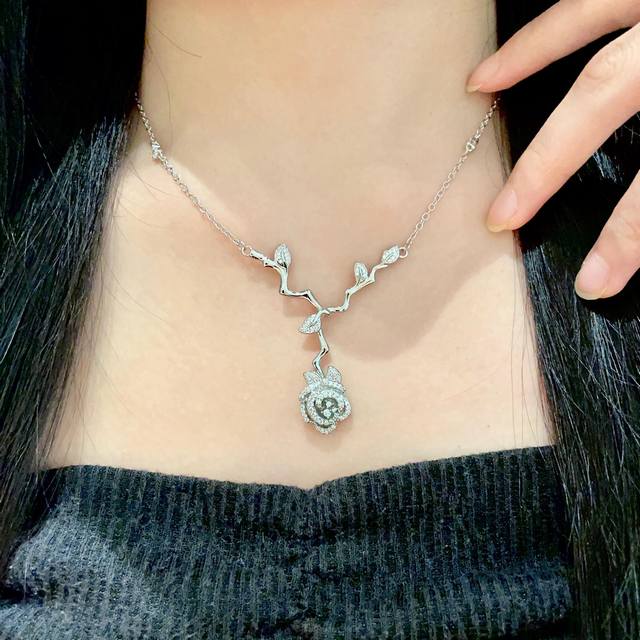 Dior Vintage Necklace: New Arrivals From The Boutique, Carefully Selected To Mat