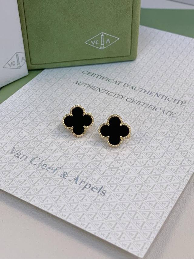 Gold Material Vca Gold-Colored Black Agate Four-Leaf Clover Ear Cuff