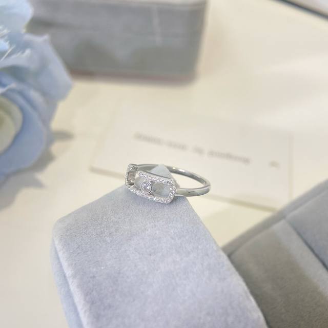 Messika Classic Sliding Single Diamond Move Uno Series Seamlessly Blends Classic