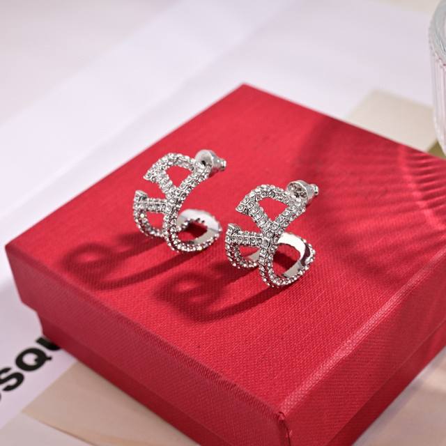 Valentino Earrings New Arrival! Simple And Elegant, Fashionable And Versatile, E