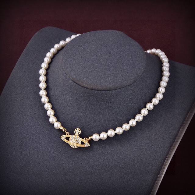 Uk Import Vivienne Westwood Saturn Pearl Necklace Elegant And Sophisticated Desi