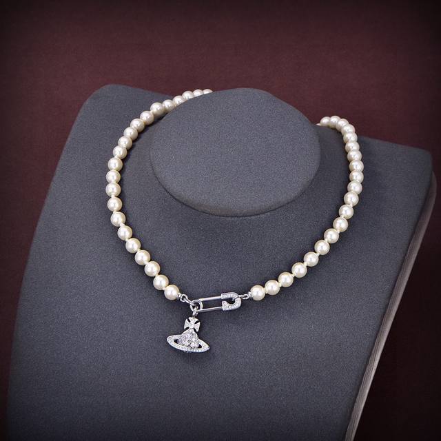 Necklace Uk Import Vivienne Westwood Saturn Set Elegant And Sophisticated Design