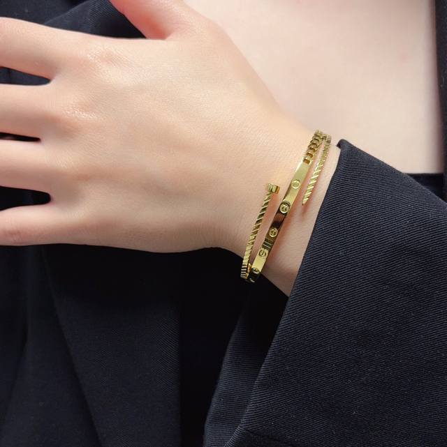 Cartier Official Website's Latest Release: The Popular Nail Bracelet, Imported W