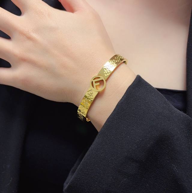 Fendi Steel Openwork F-Letter Gold And Silver Bracelet: High-End Custom Design,
