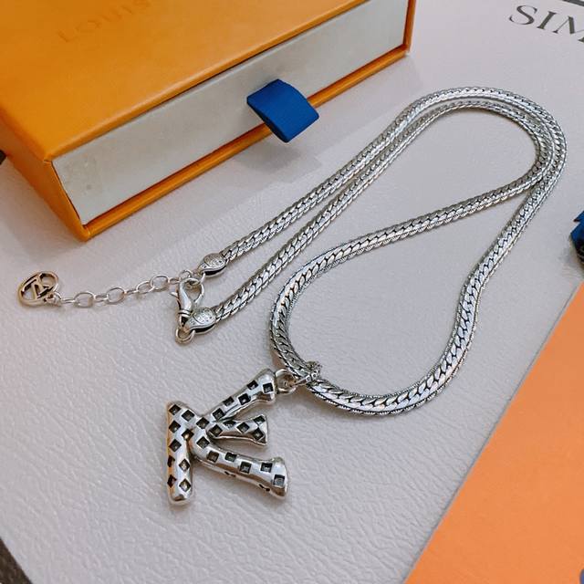 Louis Vuitton Lv Necklace Authentic Store-Level New Design Retro Fashion Essenti