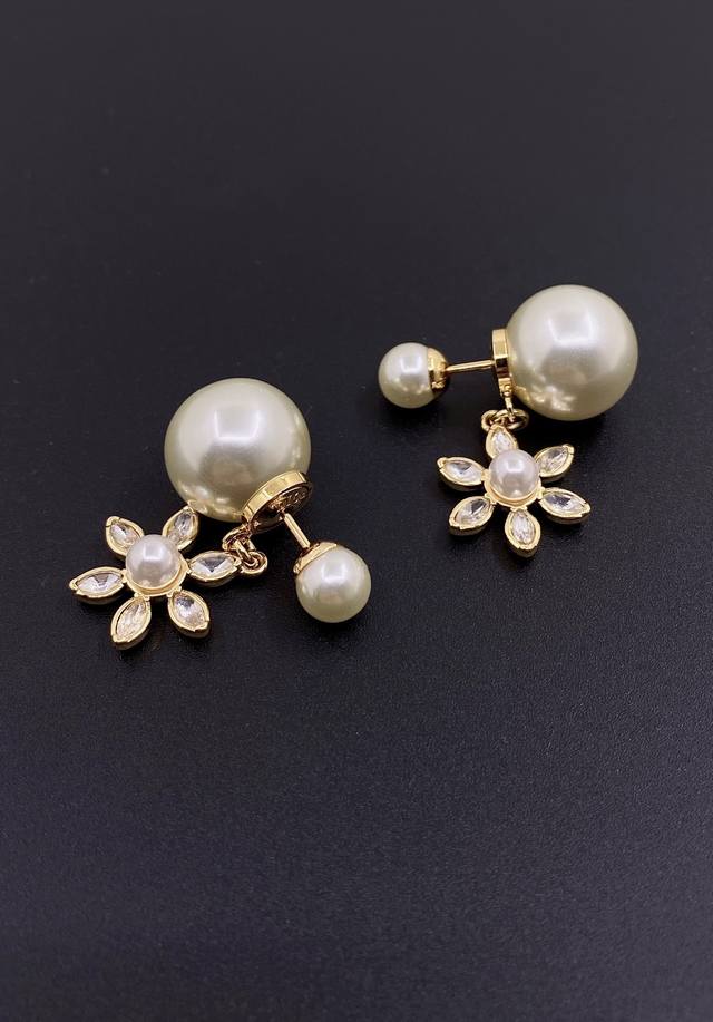 D*Or Latest Model Large And Small Pearl Golden Flower Earrings, Consistent Zp Br
