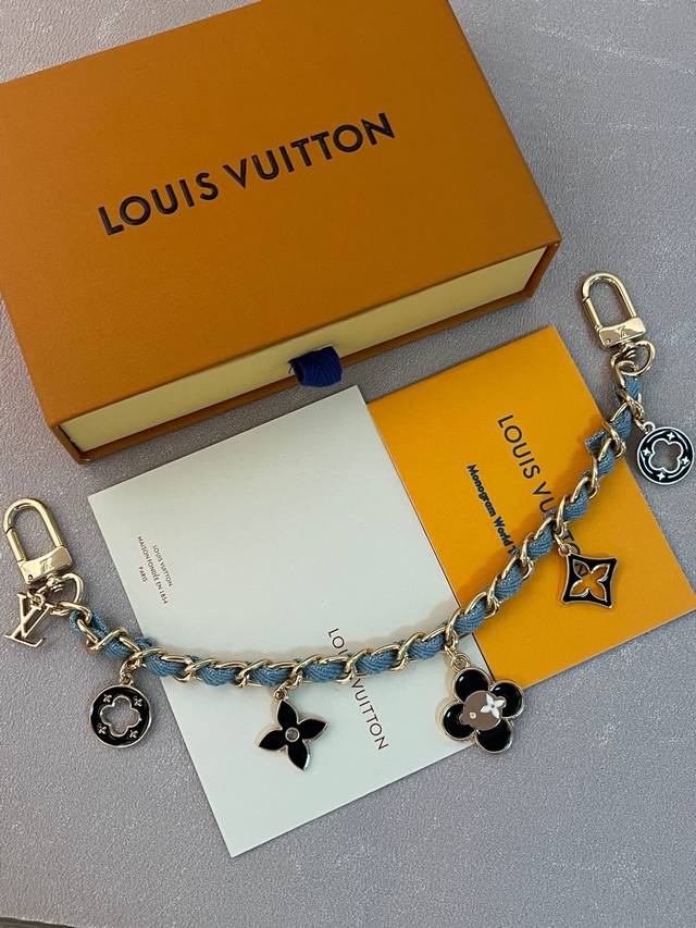 New Chanel-Style Sunflower Pendant Chain Spring/Summer Men's And Women's New Car