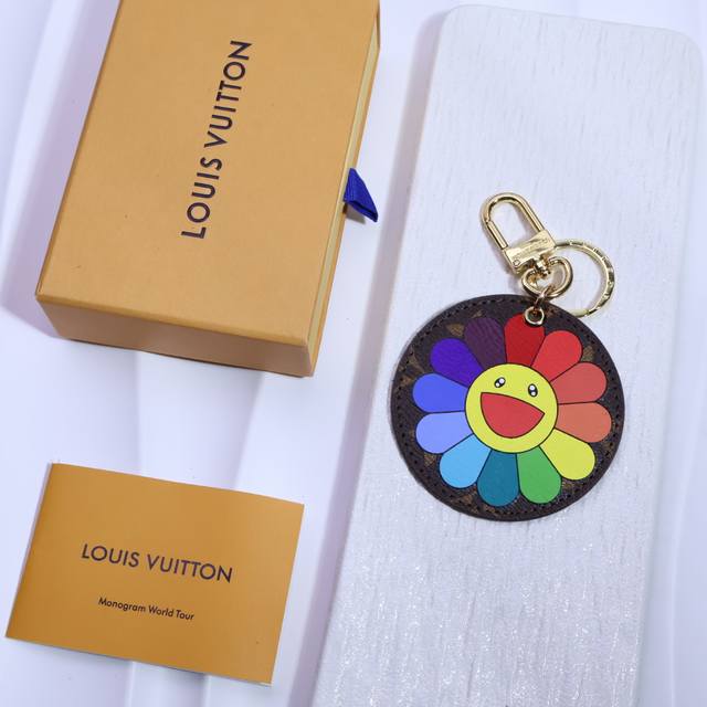Lv Christmas Collection, Round Plaque Keychain Illustre Xmas Seoul Bag Accessory