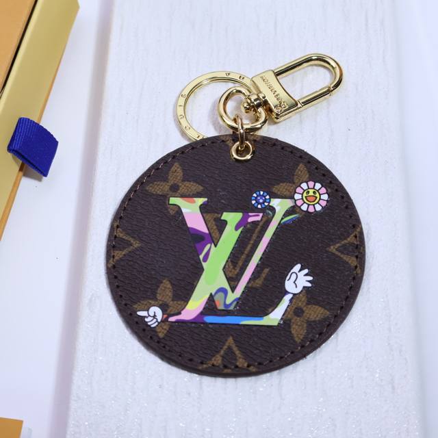 Lv Christmas Collection, Round Plaque Keychain Illustre Xmas Seoul Bag Accessory