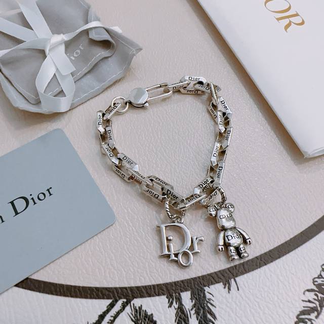 Dior New High-Quality Dior Bracelet, Authentic Factory-Direct New Design, Retro