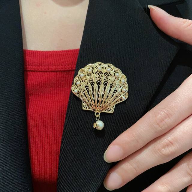 New Dior Cd Letter Brooch, Same As In-Store, Brass Material, Super High-Quality,