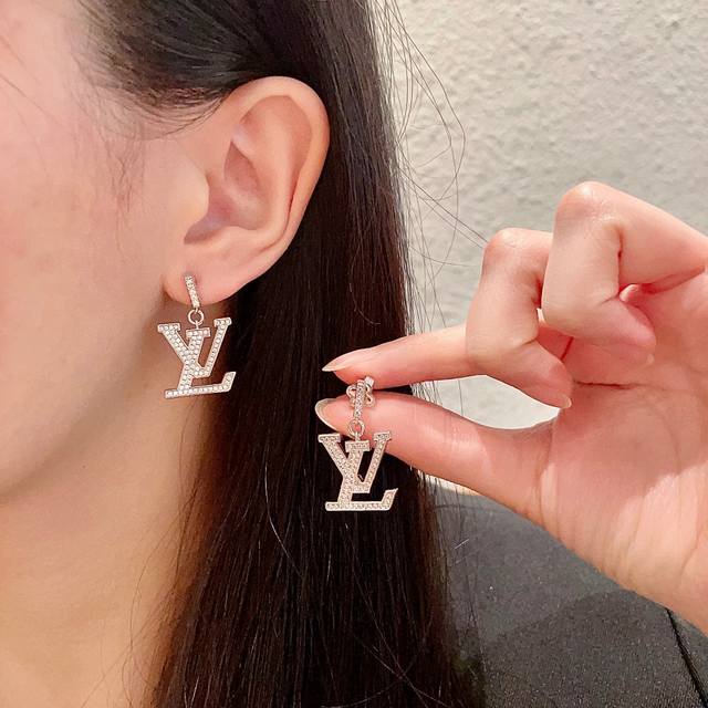 New Lv Ear Studs. Louis Vuitton Authentic Material, Hot-Selling Design, Unique A