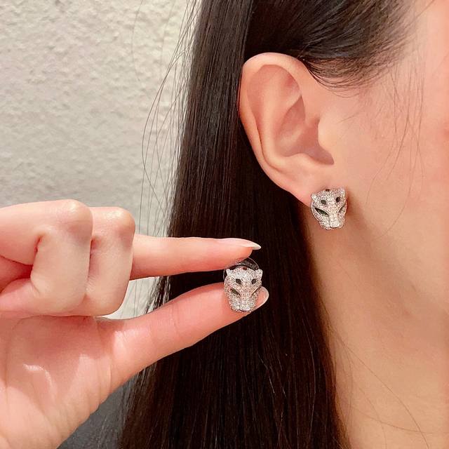 New Platinum Cartier Leopard Head Earrings, Ultra-Thick And Bold, Featuring The