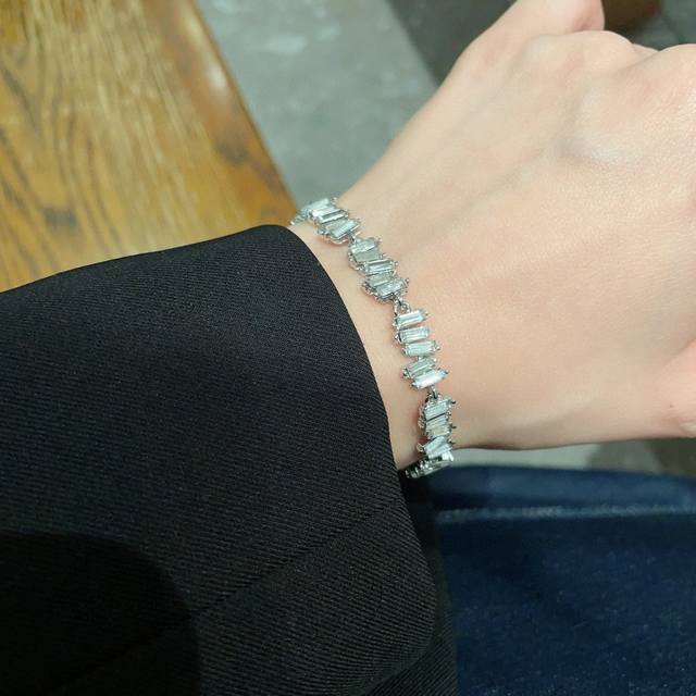 Queen Mother Of The West Bracelet, So Exquisite! I Love This Small Yet Elegant D
