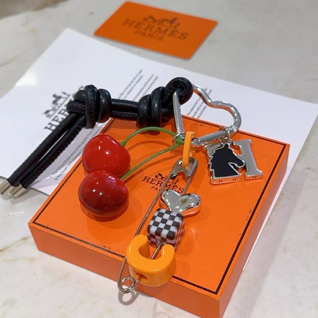 New Herm S Keychain Thickened Edition Platinum Version. Premium Craftsmanship Ed