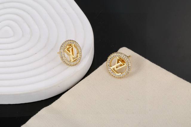 Louis Vuitton Ear Studs, Letter-Shaped Ear Studs With Two Wearing Options, Craft