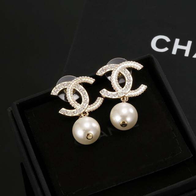 Chanel's Hottest Item, The Classic Gold Ear Studs. The Most Iconic Design, Unmat