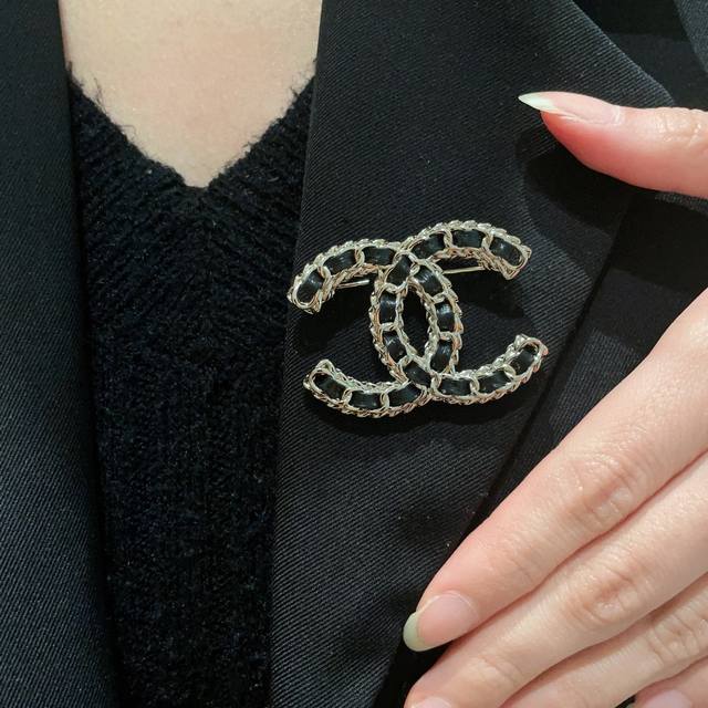 Chanel New Arrivals At The Boutique: Chanel Brooches Are The Most Understanding