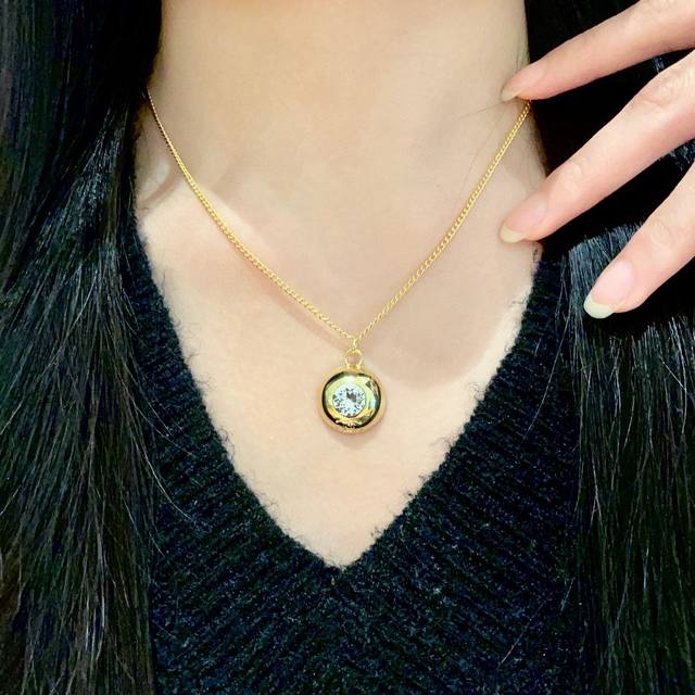 Chanel Pre-Owned Necklace The Designs From The Chanel Collection Truly Need No I
