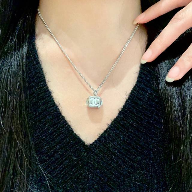 Chanel Pre-Owned Necklace The Designs From The Chanel Collection Truly Need No I