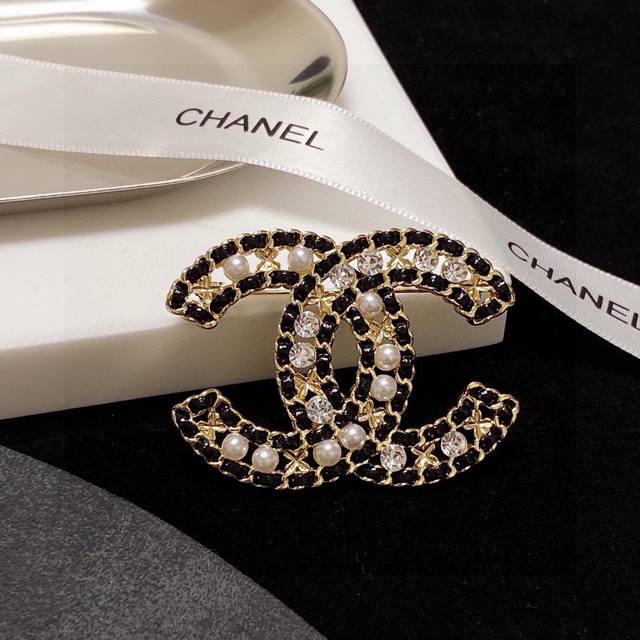 Chanel New Arrival At The Boutique: The Chanel Brooch Is The Most Understanding