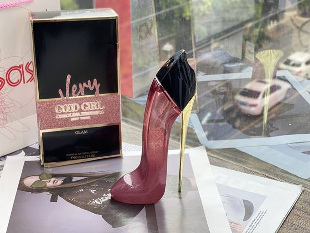 Counter Quality Carolina Herrera Very Good Girl Purple High Heels Glam Eau De Pa