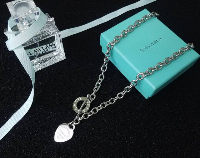Tiffany & Co Tiffany Thick Chain Front Clasp Heart Peach Necklace 316 Steel Plat