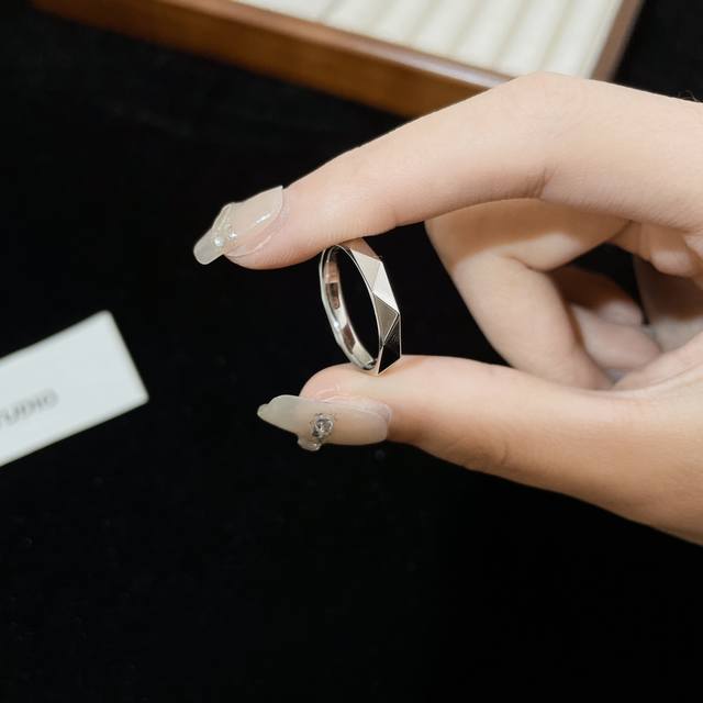 The Only Graff Signature Wedding Ring In The World. This Is A Niche And Beautifu