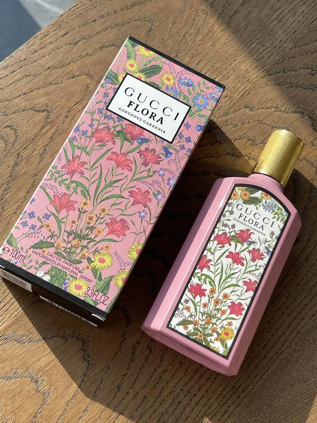 Counter Quality Top Note: Pear Blossom And Jasmine Middle Note: Brown Sugar Base