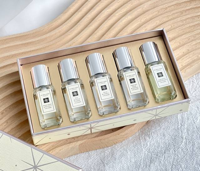 Counter Quality The New Jo Malone Five-Piece Gift Box Is Here All Five Are Star
