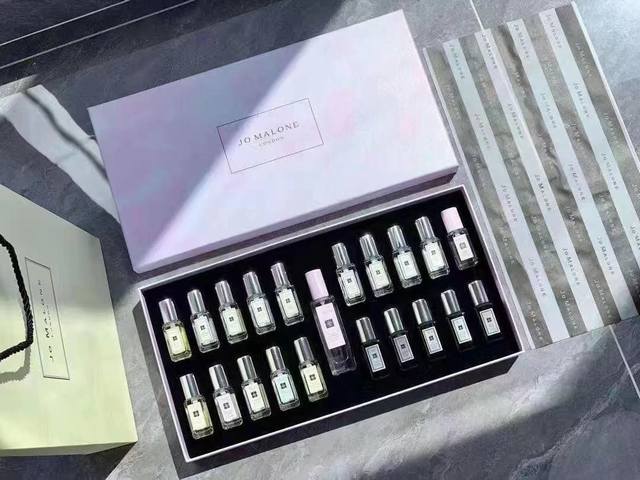 Counter Quality Jo Malone 21-Piece Set Collector's Edition Set Has A Total Of 21