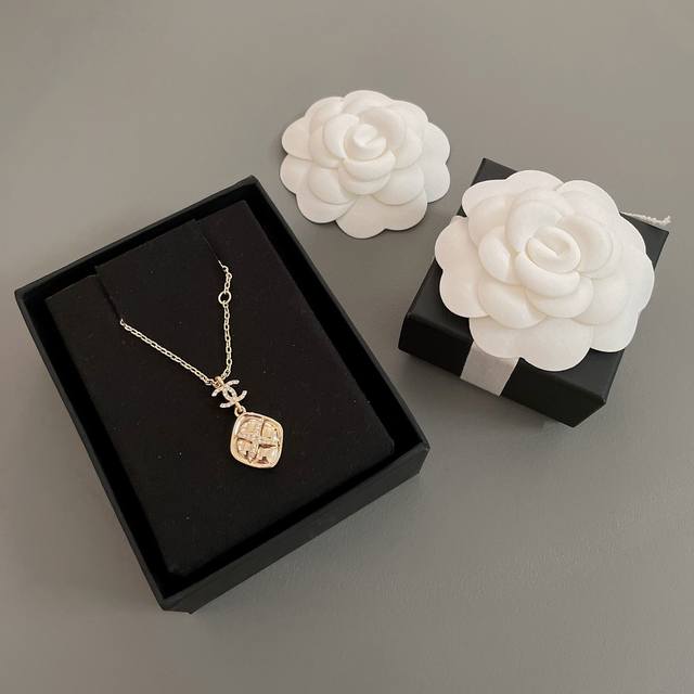 Our Product Is A X-Diamond Polished Necklace Zp4800. Gold Is Now Available In Si