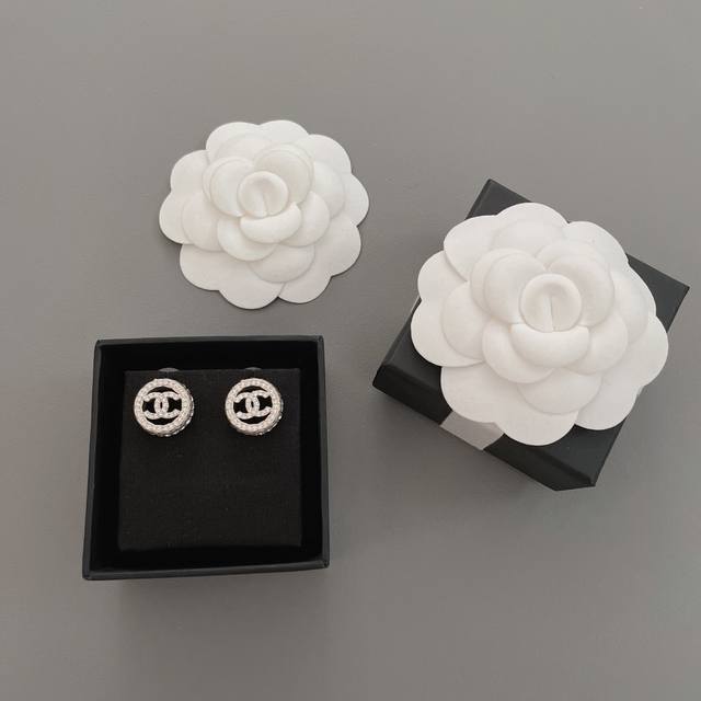 We Produce Round Full Diamond Diamond Earrings Zp4000. Highly Recommended. They