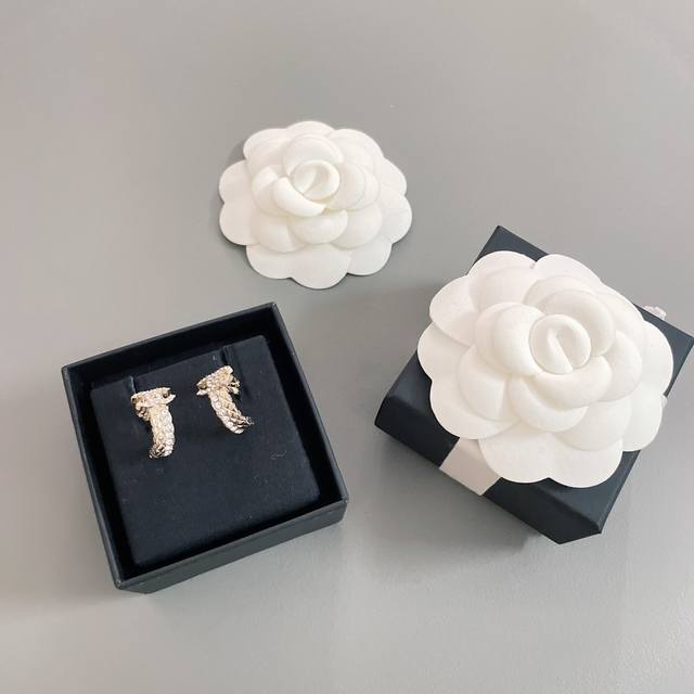 Our Product Is The Half-Curved Diamond Earrings Zp3700. You Will Love It At Firs