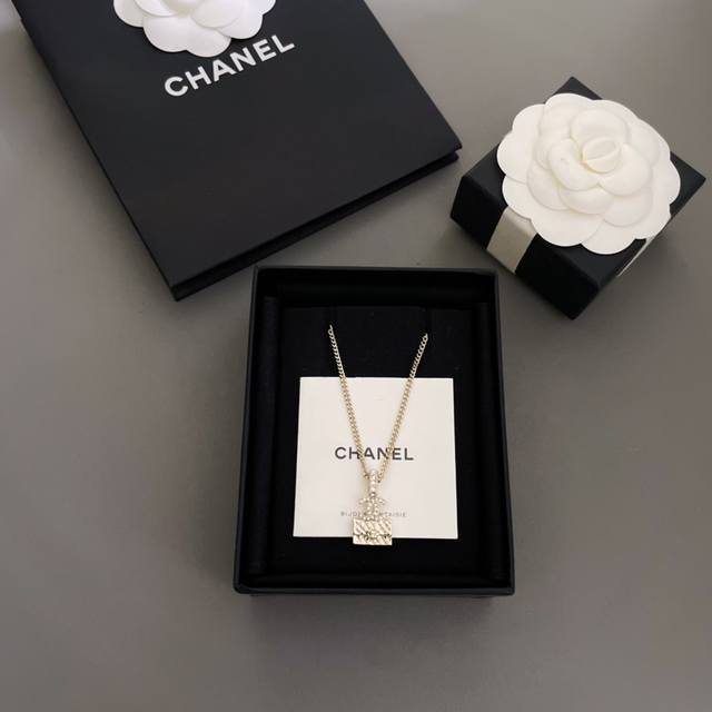 We Produce The Xianglingge Bag Necklace Zp5600. The Hottest Bag Necklace Is Comi