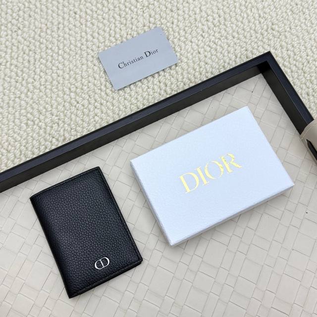 dior's New Bifold Cardholder Is An Elegant Accessory That Showcases Dior's Ex