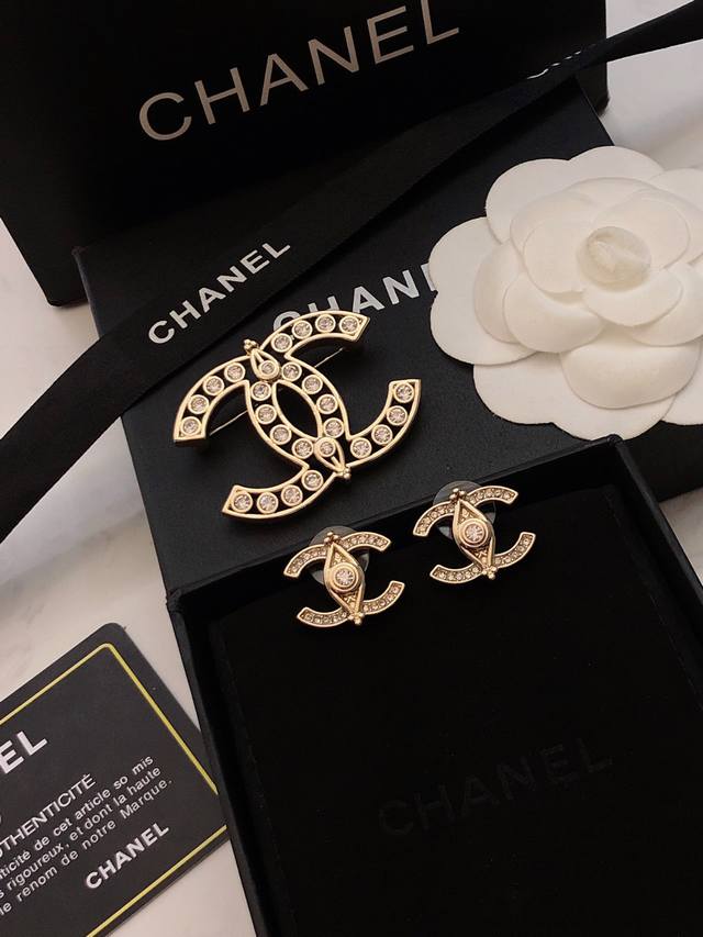 Chanel Chanel Original New Product Xiaoxiang Double C Round Pearl Earrings High-