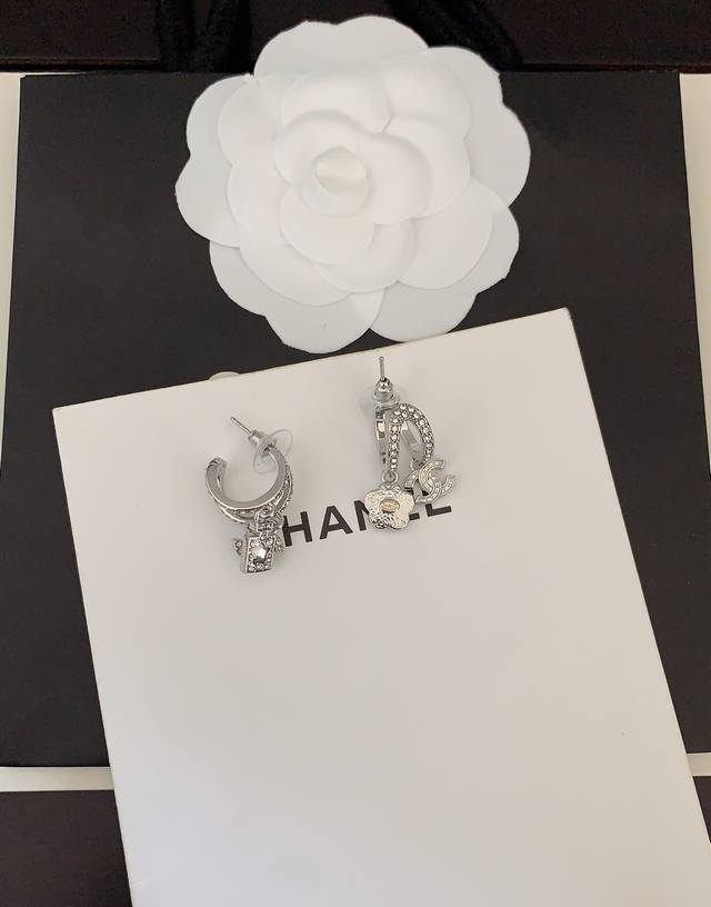 ch*Nel Latest Platinum Vase Ear Hook Consistent Zp Brass Material