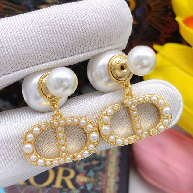 No.Ded0392 Dior Pearl Cd Earrings Rice Beads Cd Letter Size Pearls Are Very Deli
