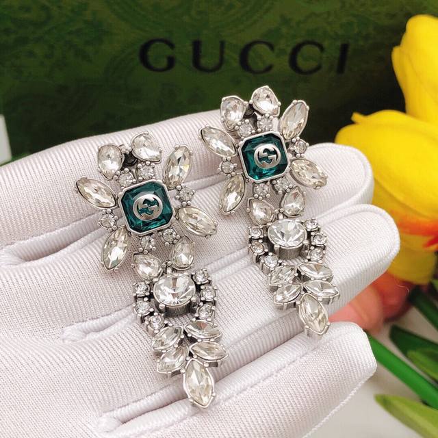 No.Ged0083 Gucci Gucci Earrings Gg Earrings Old Retro Style With Logo No Piercin