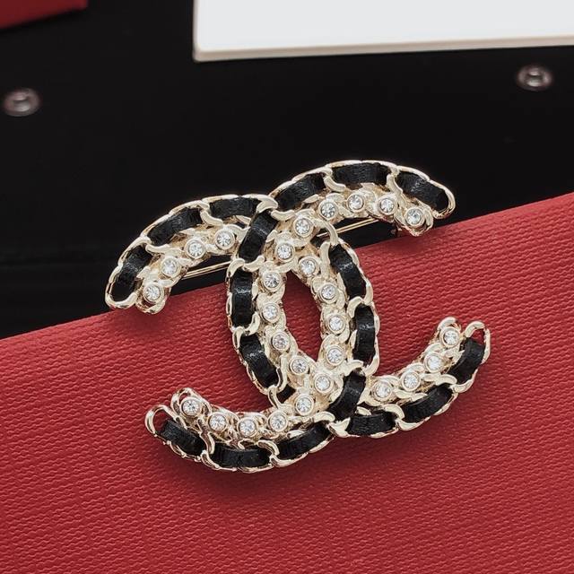 No.Xxz0046 Chanel Small Cowhide Leather Double C Brooch High-End Quality Counter