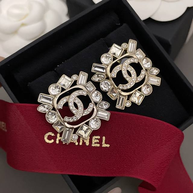 High Quality Details As Shown In The Picture Mixed Diamond Earrings Zp4900 Avail